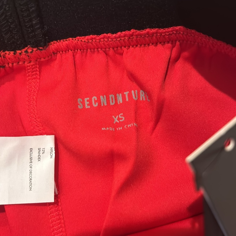 BNWT! SECNDNTURE Women’s Red/Black Long Biker Compression Shorts ❤️🖤 - Picture 4 of 7